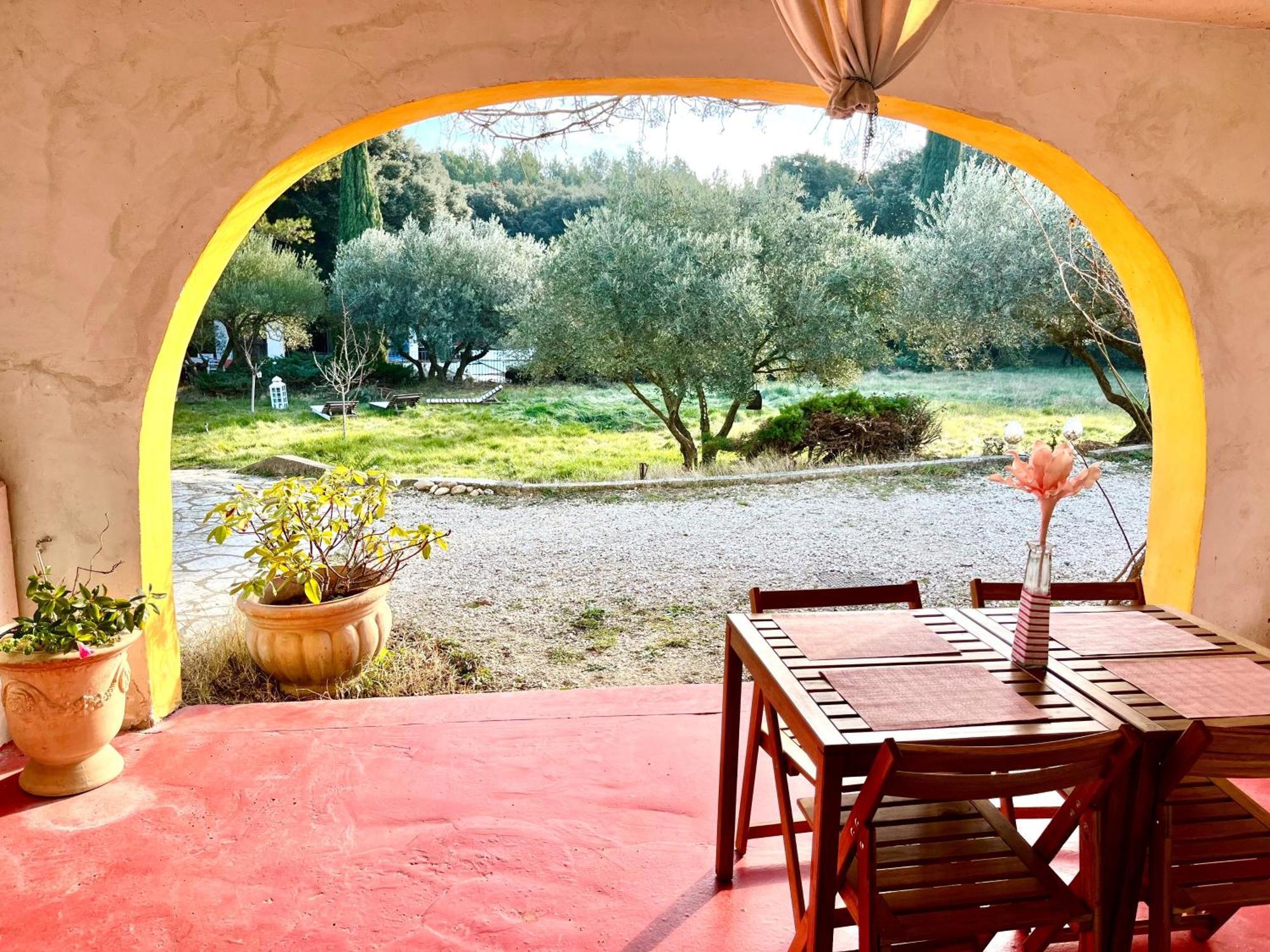 Готель Domaine Colibri En Provence Pujaut Екстер'єр фото
